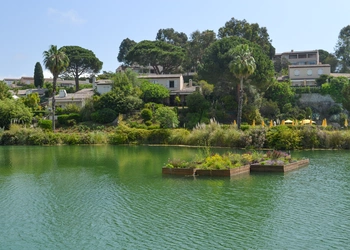 Maison provençale T5 de 145m2 avec garage, dans un domaine en bord de lac, à Villeneuve-Loubet