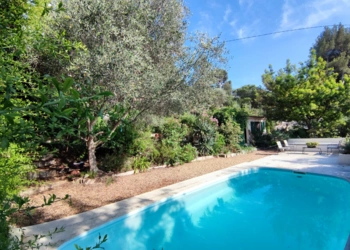 Propriété de 160 m² avec piscine, grand jardin à Marseille 13